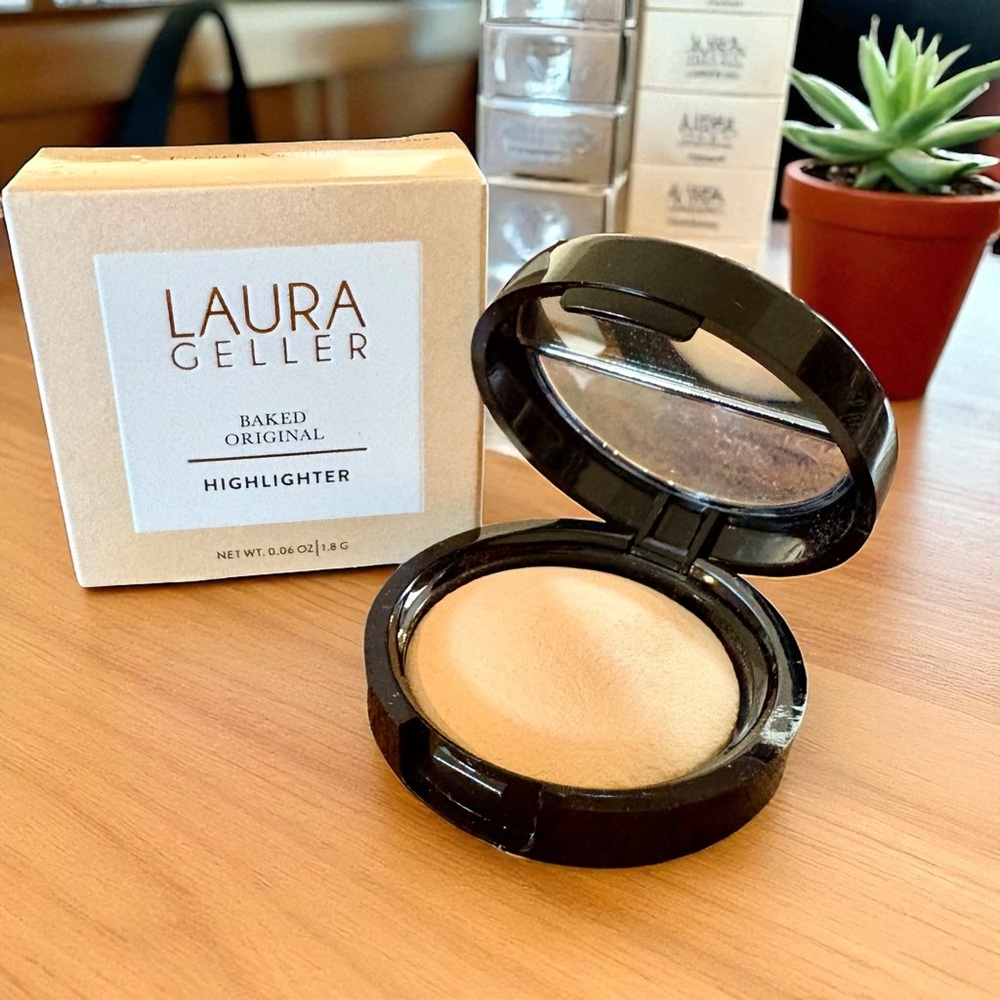⚫️ Laura Geller Beauty Baked Natural Glow Highlighter in French Vanilla NIB - Picture 5 of 9